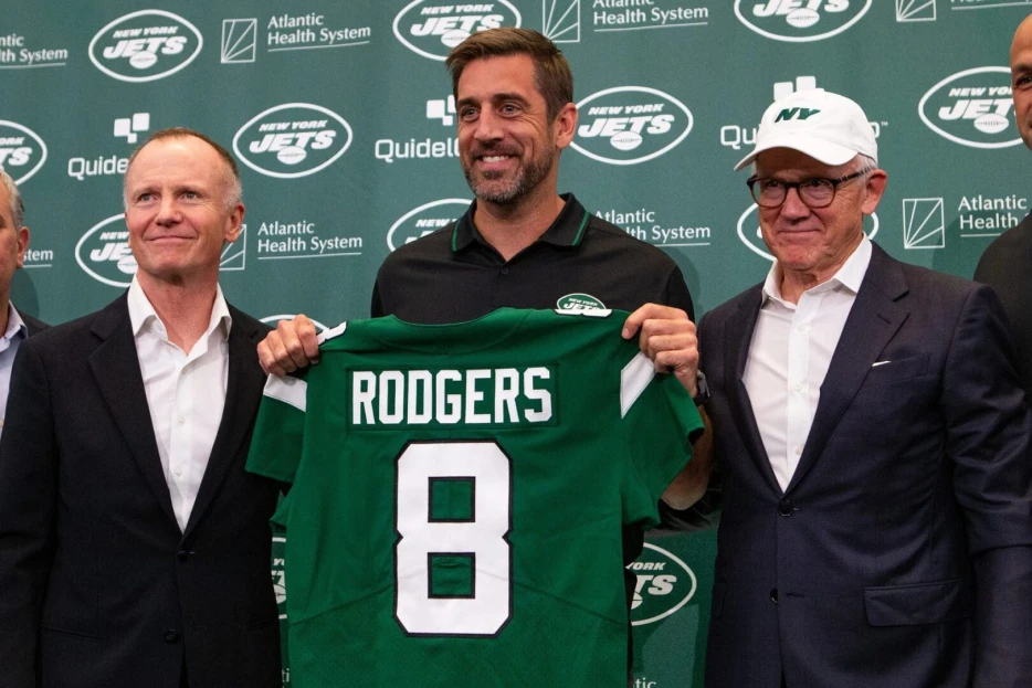 Jets Could Be Nearing Decision About Aaron Rodgers This Week