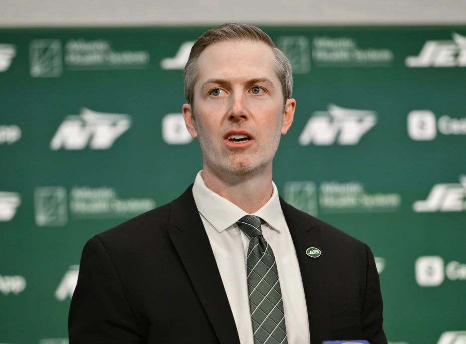 New York Jets Predicted To Replace Aaron Rodgers With Projected $283 Million QB Full of Potential