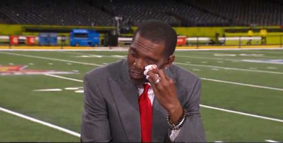 Randy Moss tearfully thanks supporters for a heartful video in return to ESPN from cancer