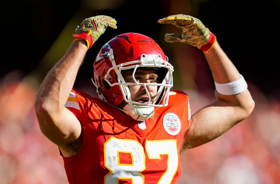 Travis Kelce Was ‘Moved to Tears’ During Super Bowl Speech to Chiefs Teammates, Fueling Rumors That This May Be His Final NFL Game