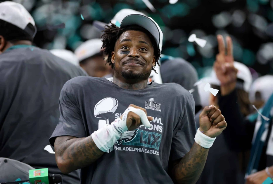 A.J. Brown Celebrated With Eagles Fans After Super Bowl Win