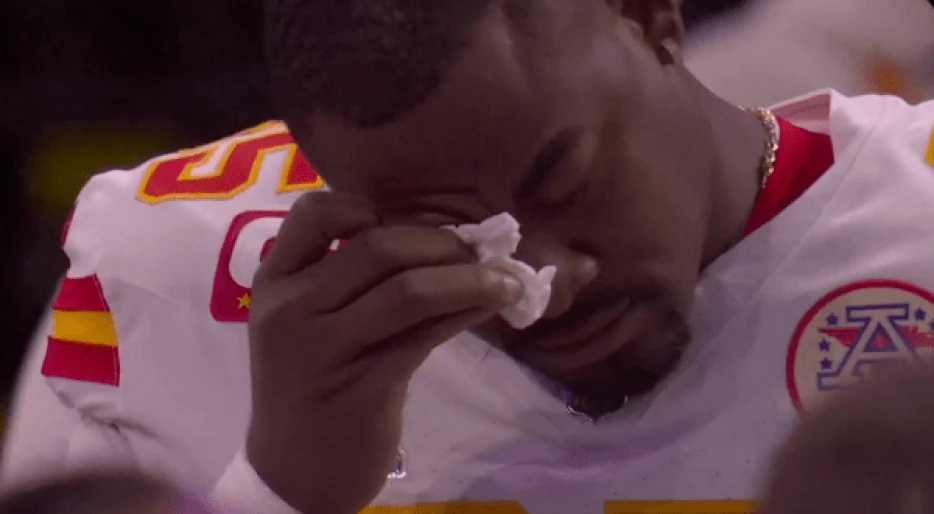 Chris Jones brought a tissue for his tears during the 2025 Super Bowl national anthem