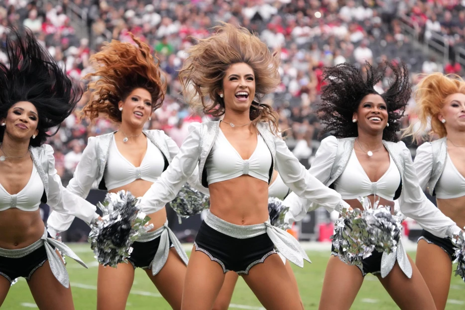 How Much Do NFL Cheerleaders Make? Salary, Pay Structure, and More