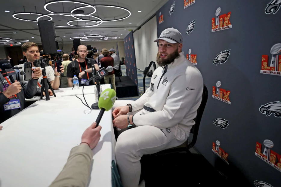 Lane Johnson Speaks Out About Retirement Rumors