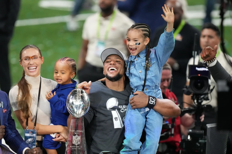 ‘Love This’ – Saquon Barkley’s Sweet Moment With Daughter Draws Warm Fan Reactions