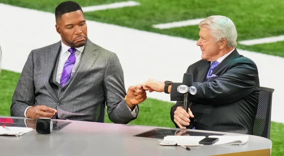 NFL Fans Turn On Michael Strahan After Giants Legend Gets Caught Performing Controversial Gesture Before The Super Bowl