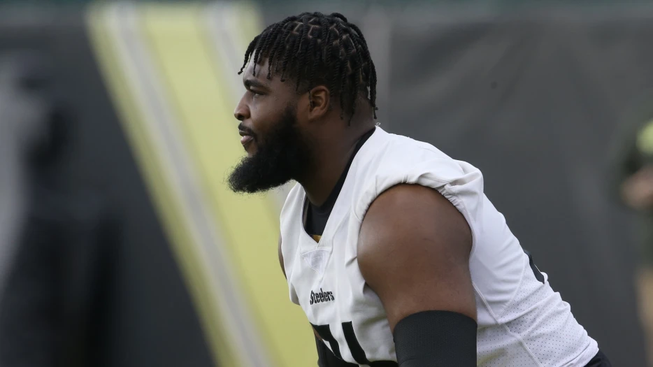 Patriots reportedly release veteran offensive tackle Chukwuma Okorafor ahead of NFL free agency