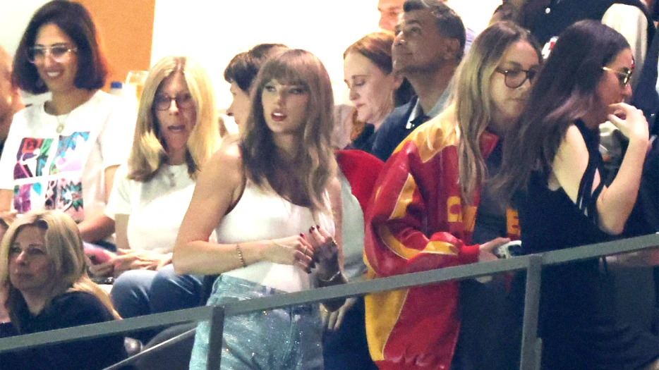 Travis Kelce Reportedly ‘Felt Helpless’ After Taylor Swift Got Booed