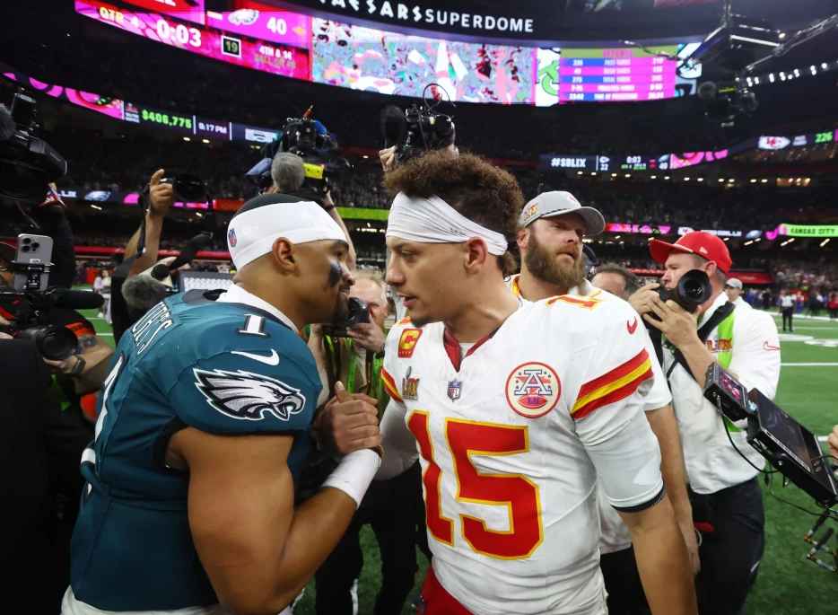 WATCH: Patrick Mahomes Congratulates Jalen Hurts With 4-Word Message After Eagles’ Super Bowl 59 Win