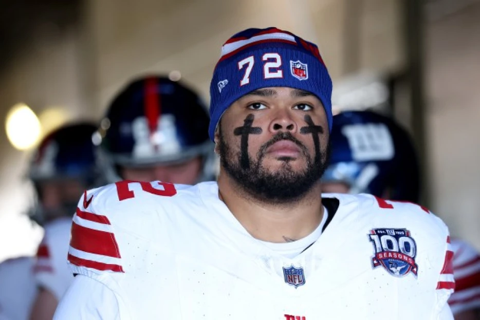 Giants' Jermaine Eluemunor painfully endures Eagles parade at Disney