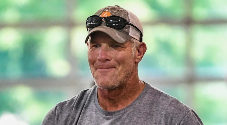 Legendary NFL QB Brett Favre Reveals If He’ll Donate His Brain For CTE Research