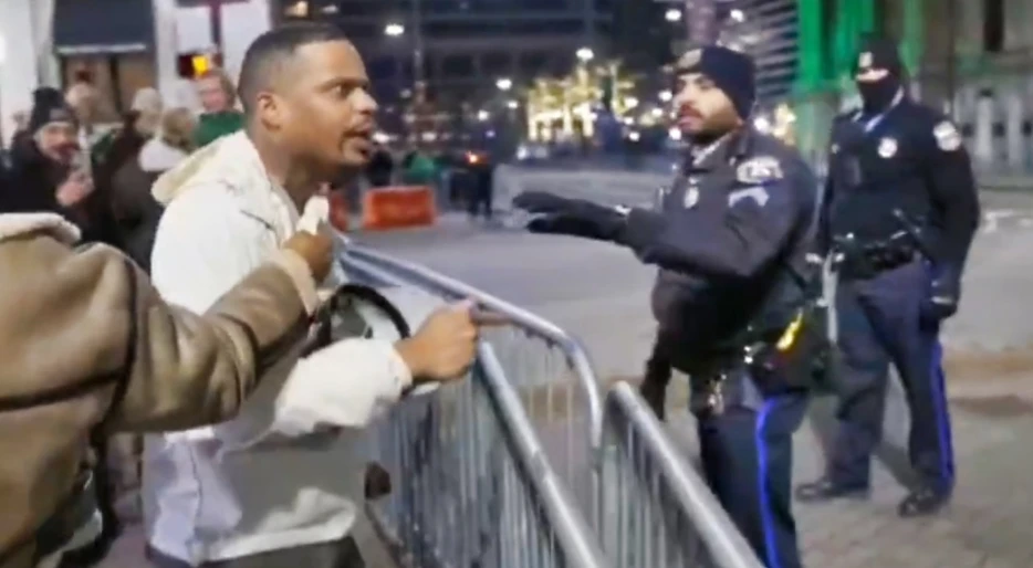 Obnoxious Philadelphia Eagles Fan Lost His Mind &amp; Tried Fighting Police Officers During Super Bowl Victory Celebration On The Streets