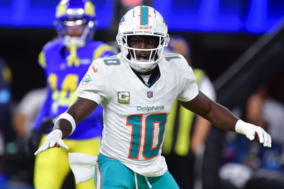 Miami Dolphins Predicted To Trade Tyreek Hill and Replace Him With $15.8 Million WR