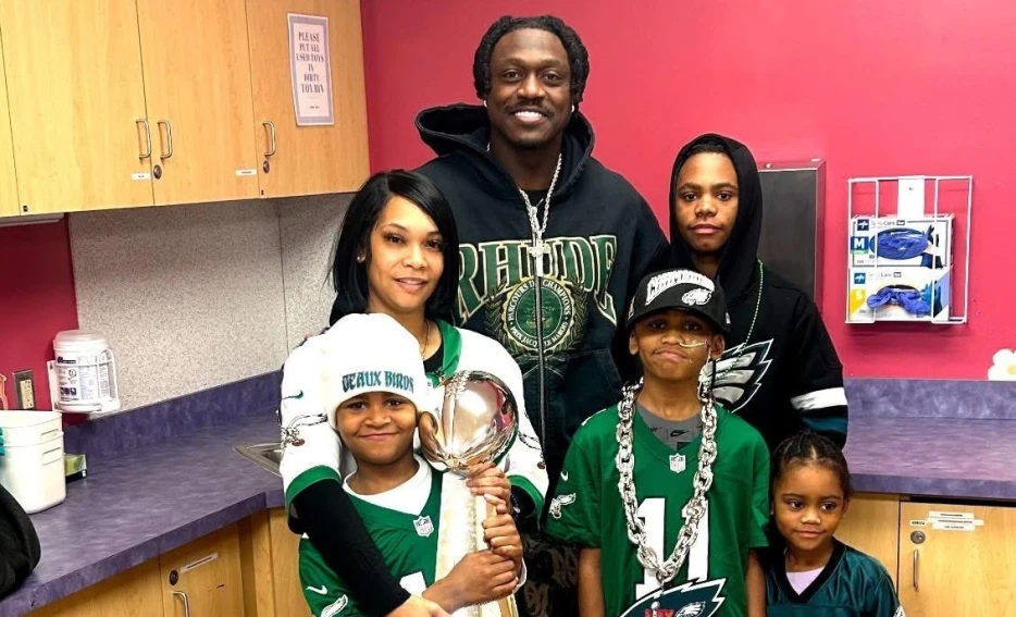 A.J. Brown Made Good on his Promise to Visit 10-Year-Old Plane Crash Victim