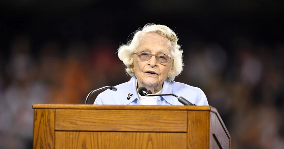 Chicago Bears mourn Virginia McCaskey today at private service