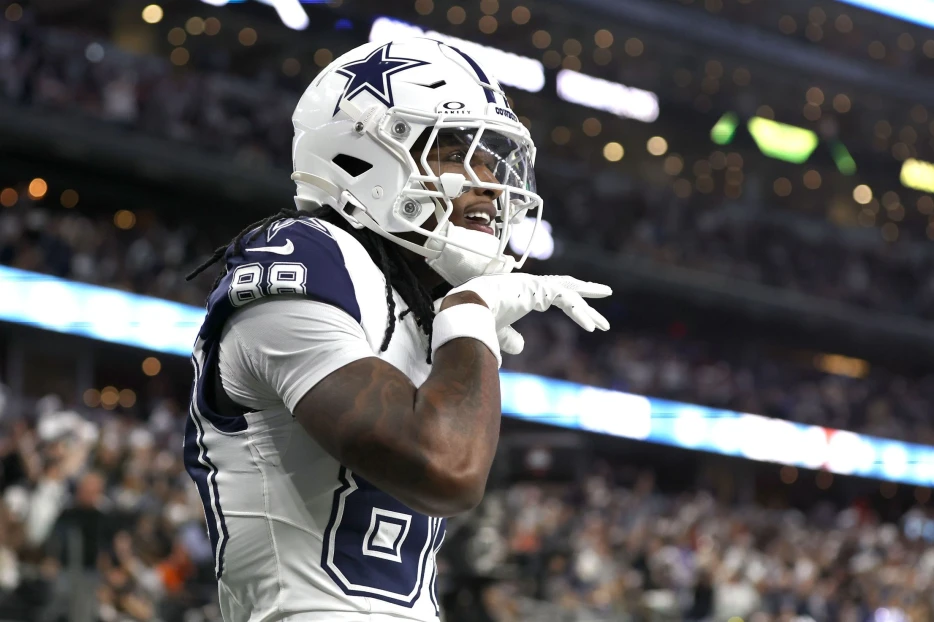 Cowboys Superstar CeeDee Lamb Shockingly Says Eagles Fans Are ‘More Passionate’ Than Dallas’ Fan Base