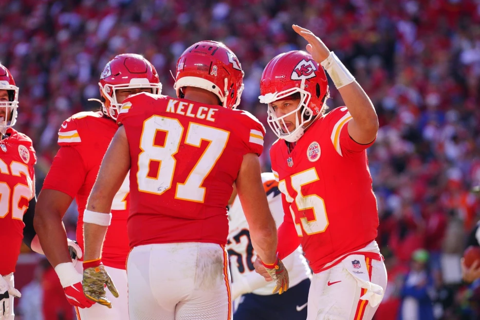 End of an Era? Chiefs Stars Patrick Mahomes, Travis Kelce Shared Possible Goodbye on Sideline During Super Bowl 59