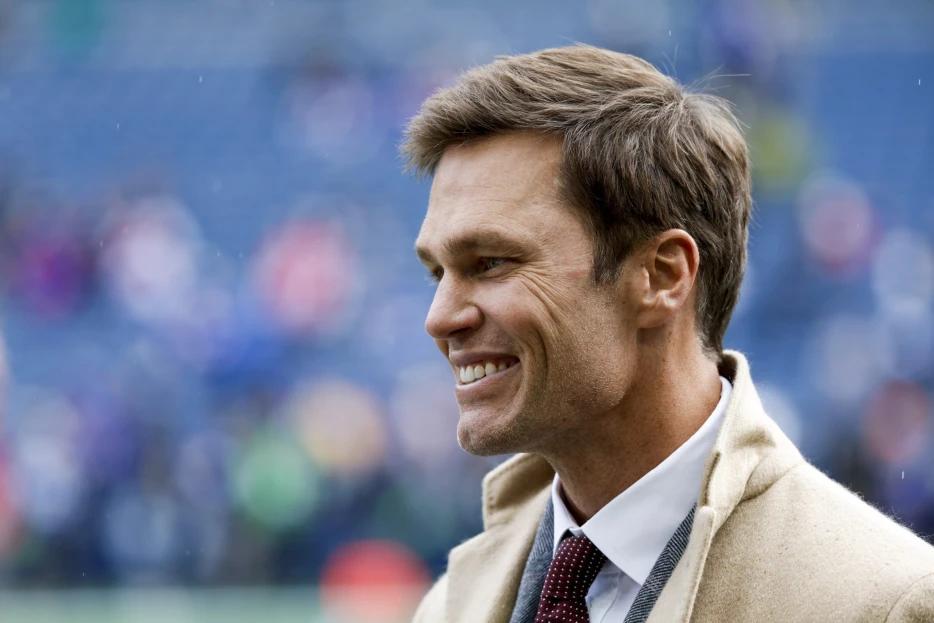 NFL Legend Tom Brady Can’t Contain Laughter When Asked About Bill Belichick’s 24-Year-Old Girlfriend