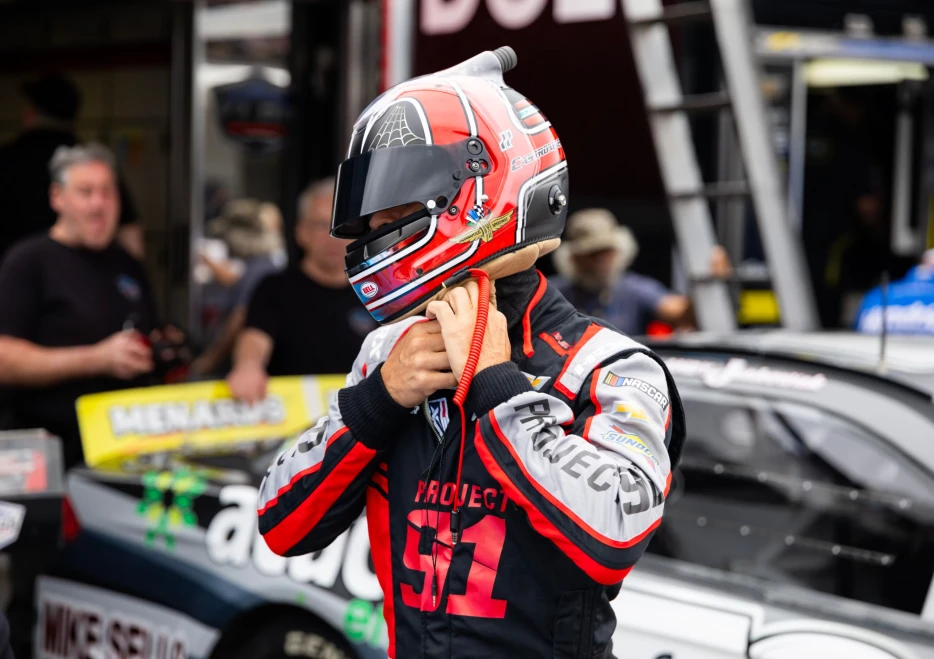 Hélio Castroneves’ NASCAR Debut in the Daytona 500 Derailed by Early Wreck