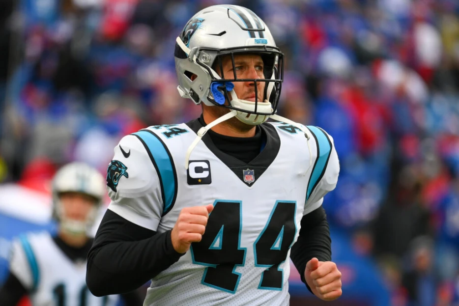 Panthers Re-Sign LS J.J. Jansen