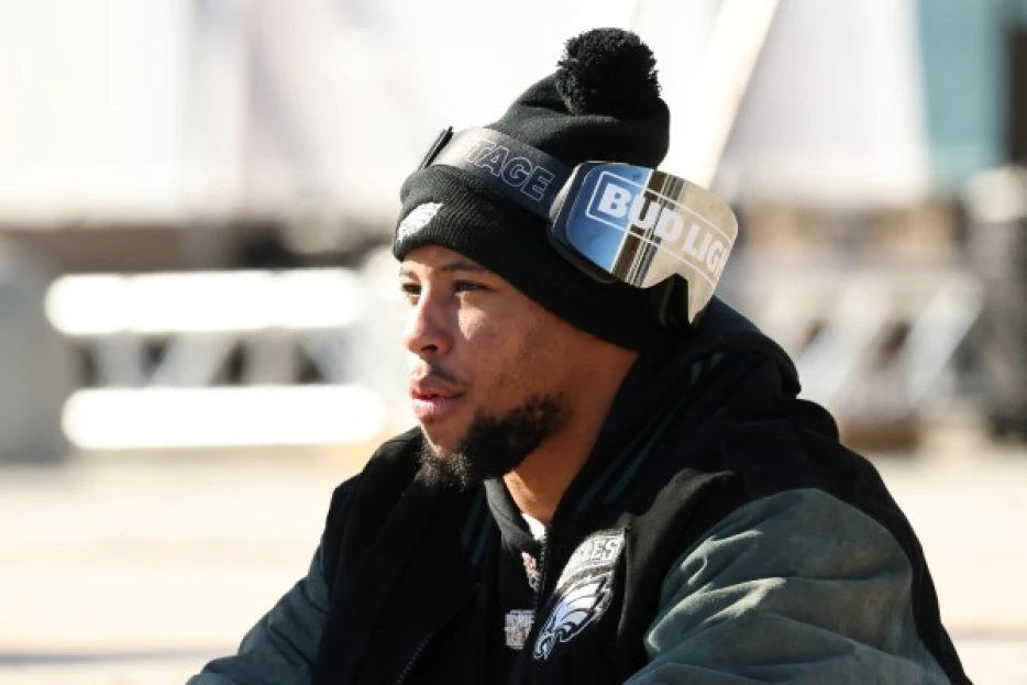 Saquon Barkley invited an Eagles ball boy to join the Super Bowl parade in awesome clip