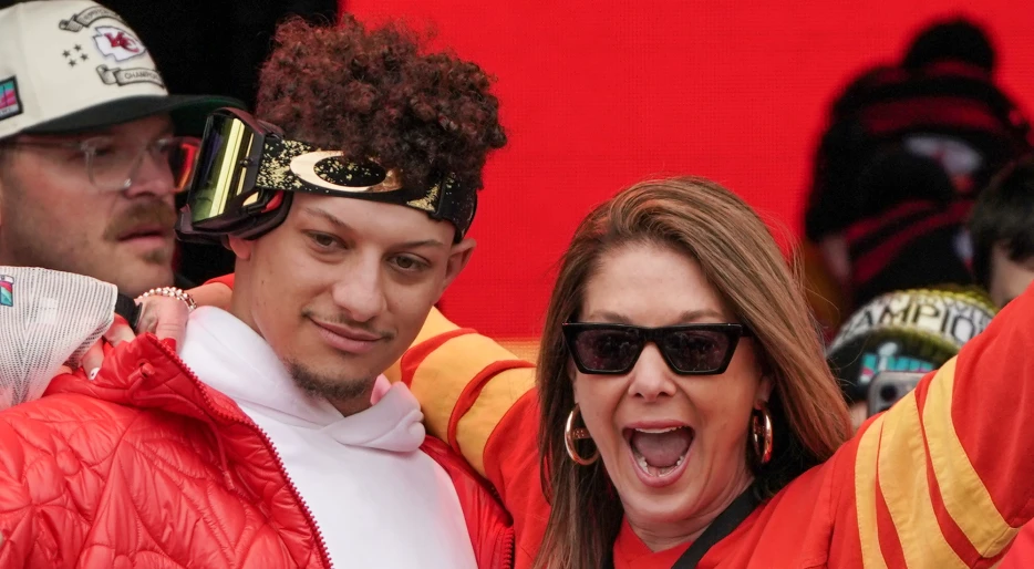 NFL Fans Are Praying For Patrick Mahomes’ Family After Devastating News