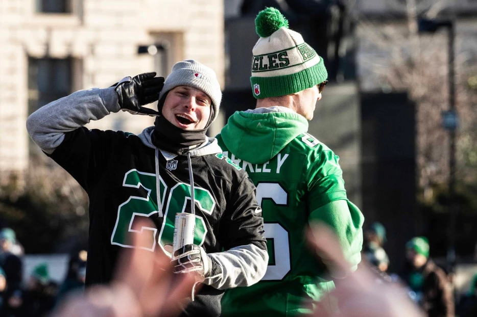 ‘They Put a Wig on It, WTH’ – Philly Fans Go Wild With Roasted Pig Dressed Up Like Patrick Mahomes at Super Bowl Parade