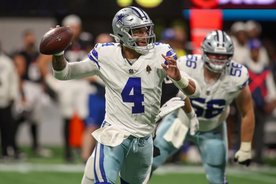 Cowboys Predicted To Give Dak Prescott Another Offensive Weapon by Acquiring $6.1 Million RB This Offseason