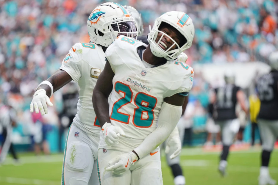 Dolphins De’Von Achane Reacts to Tyreek Hill’s Criticism of Miami’s Roster