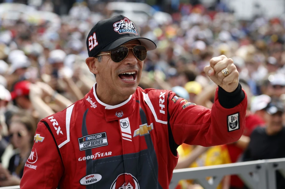 From Indy 500 to Daytona Wreck: Helio Castroneves’ Unforgettable NASCAR Debut