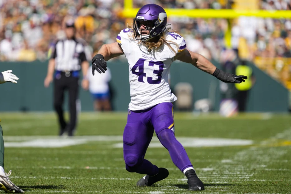 Vikings Could Extend Andrew Van Ginkel, Josh Metellus