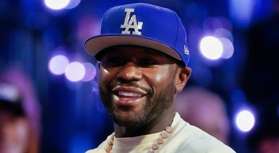 REPORT: Boxing Legend Floyd Mayweather Jr. Wants To Become Owner Of Interesting NFL Team