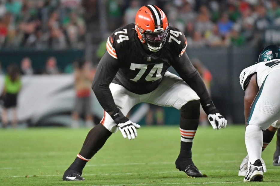 Browns OT Dawand Jones Underwent Arthroscopic Knee Surgery, Will Be Ready For Training Camp