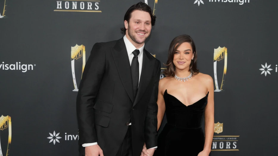 Josh Allen’s Fiancée Hailee Steinfeld Fires Savage Shot At Patriots