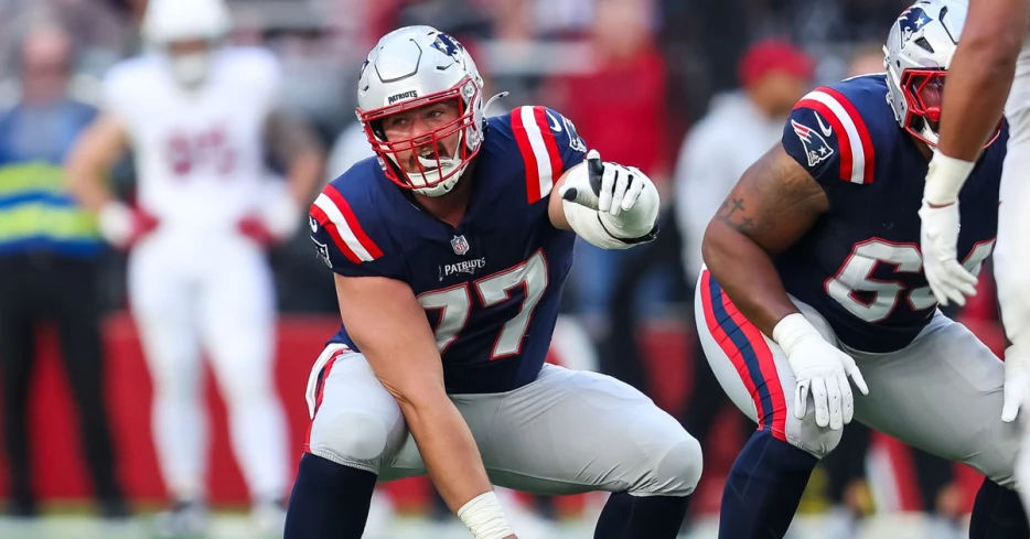 Patriots re-sign pair of offensive lineman to one-year deals