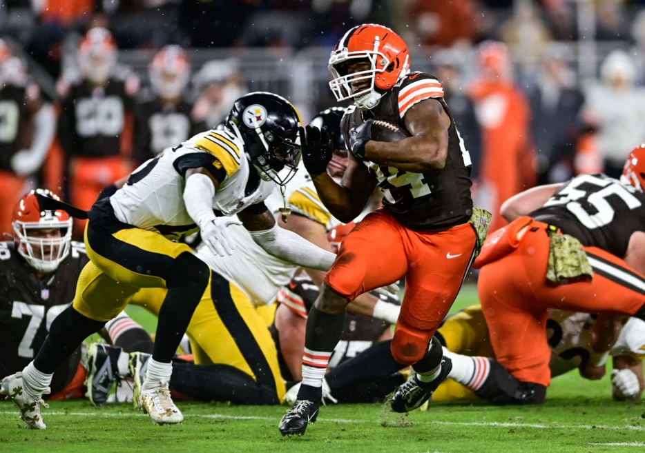 Report: Steelers ‘Very Much Interested’ in AFC North Rival’s RB