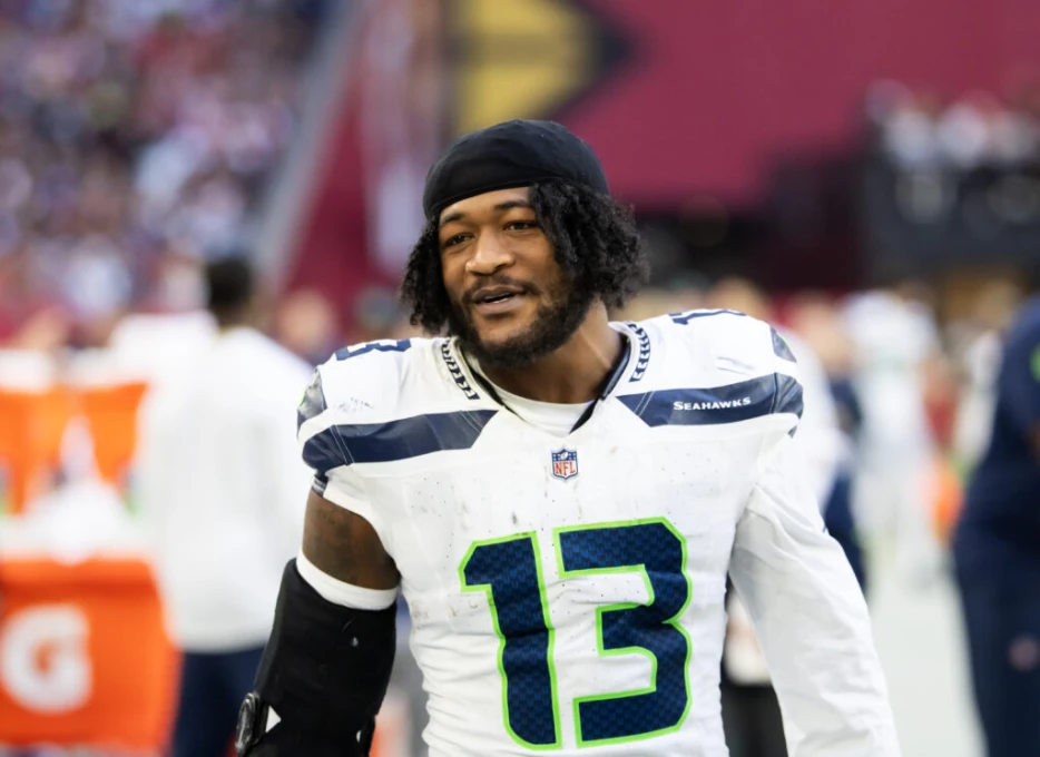 Seahawks Still Want To Re-Sign Ernest Jones