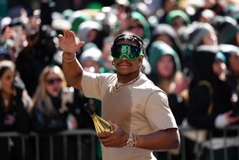 Nolan Smith’s Super Bowl Parade Performance is Now Even More Impressive That He Did it With Torn Triceps