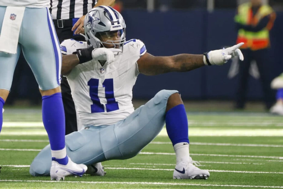 Why are the Cowboys delaying a Micah Parsons extension?