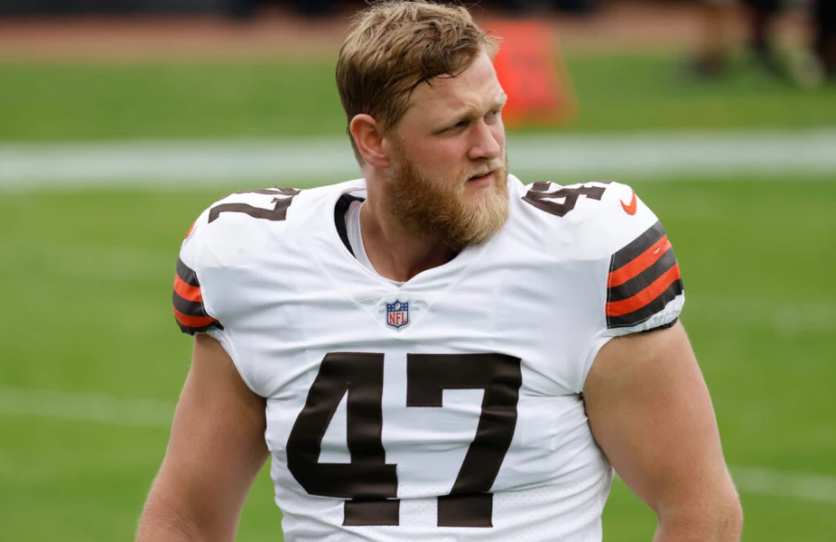 Browns Release LS Charley Hughlett