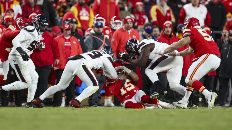 NFL issues no fines for two controversial hits on Patrick Mahomes