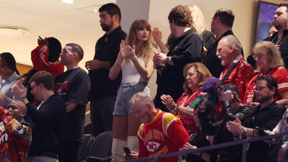 Taylor Swift’s Popularity Takes Surprising Hit After Being Ruthlessly Booed At Super Bowl