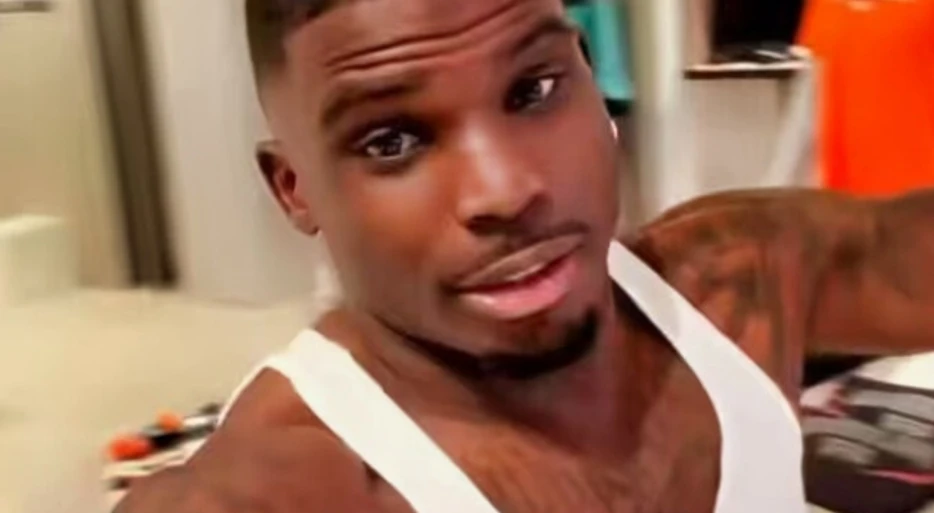 Tyreek Hill Looks Unrecognizable After Completely Changing Up His Hairstyle