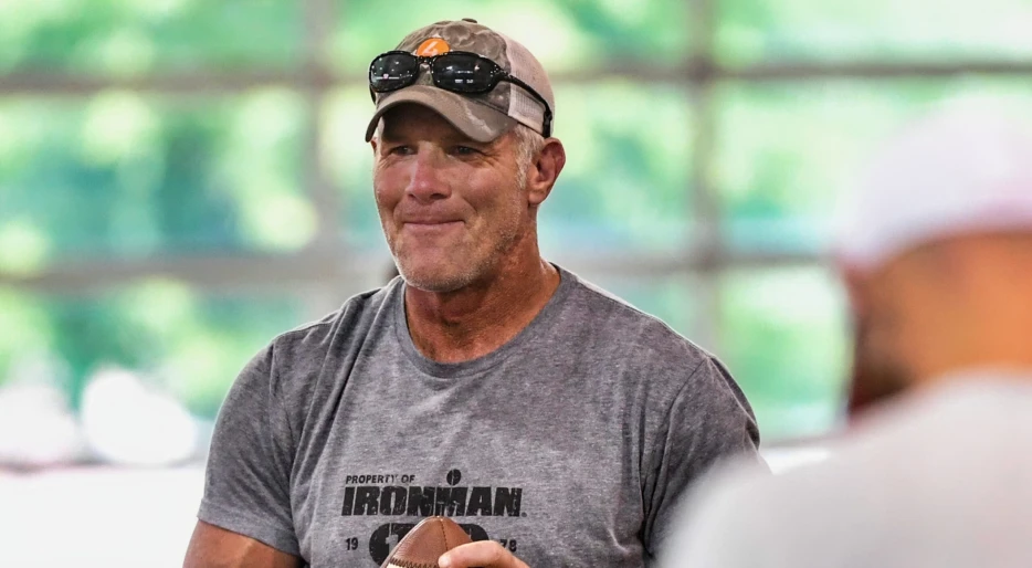 Brett Farve Destroys U.S. State With Slick 1-Word Reaction For Wanting To Delete The Word “Mother”