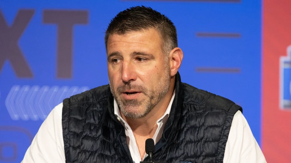 How Will Patriots Approach Free Agency? Mike Vrabel Reveals Plan