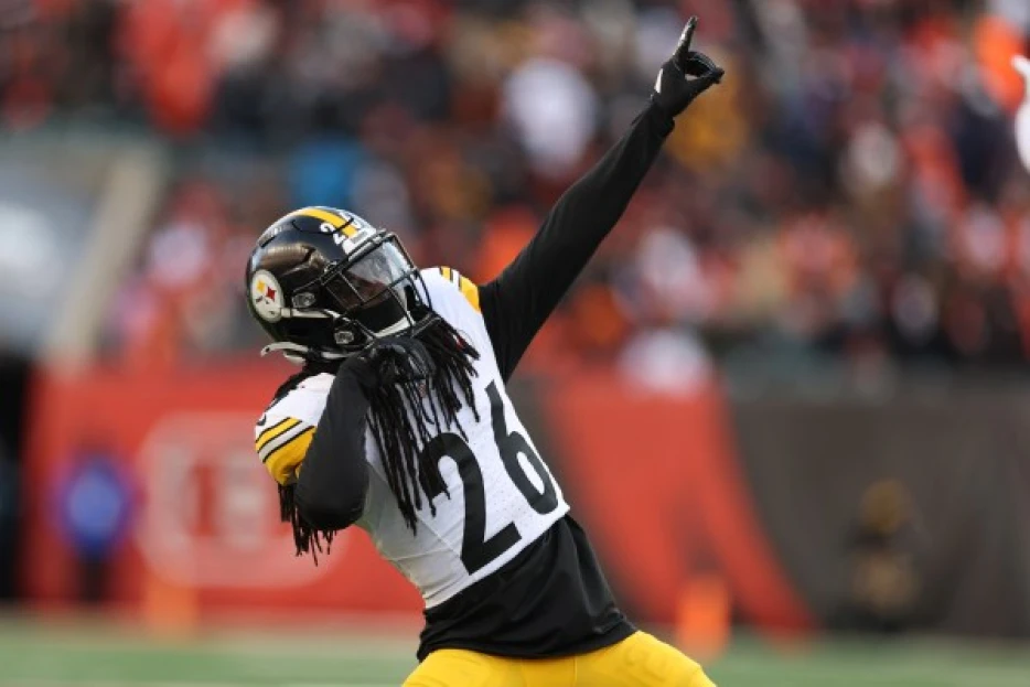 Steelers GM tips his hand on future of starting cornerback