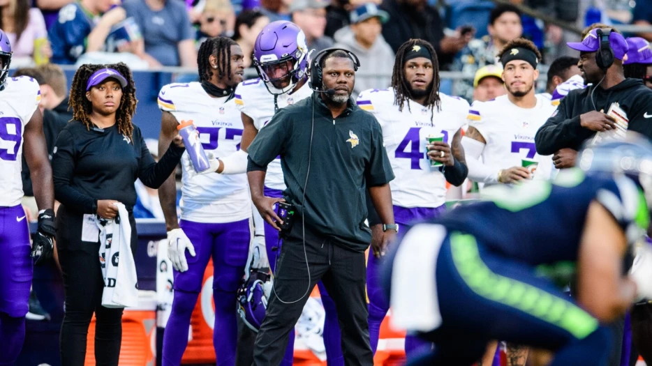 Jaguars complete interview with Vikings assistant Daronte Jones