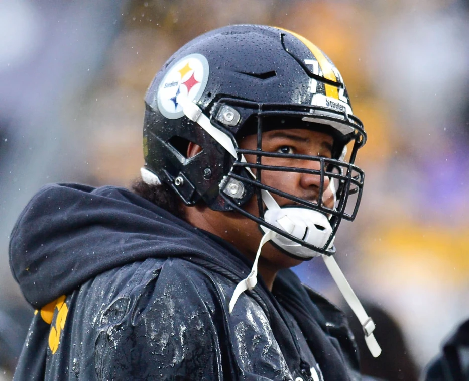 Fan-Favorite Steelers OT Makes Return to Football after Injury