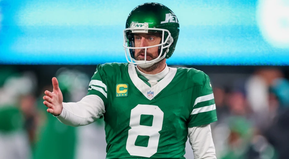 Aaron Rodgers’ Helmet Reportedly Banned By The NFL