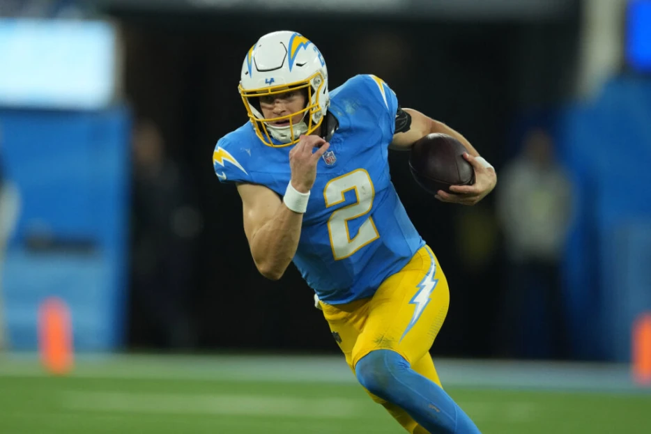 Falcons Sign QB Easton Stick